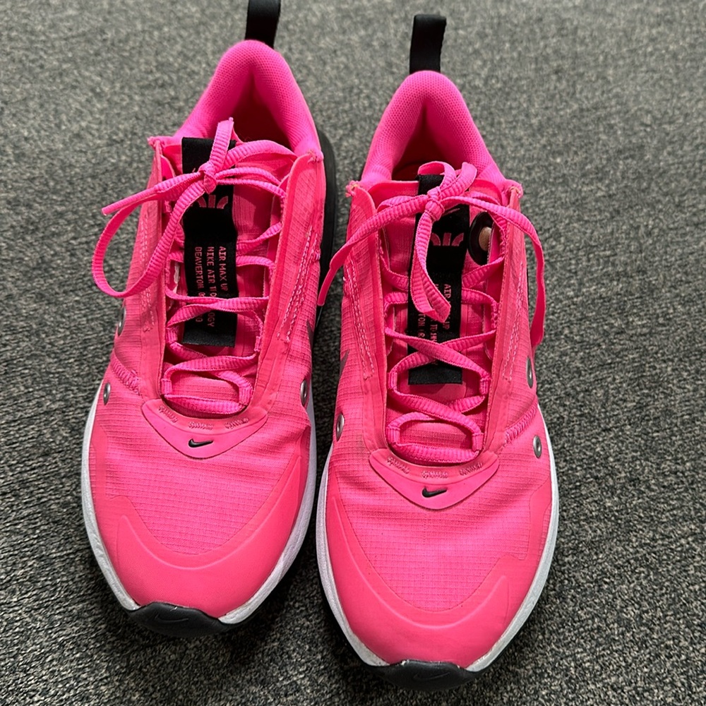 Women’s Nike air max size 6